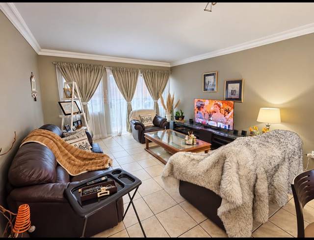 3 BEDROOM PROPERTY TO RENT IN SELECTION PARK